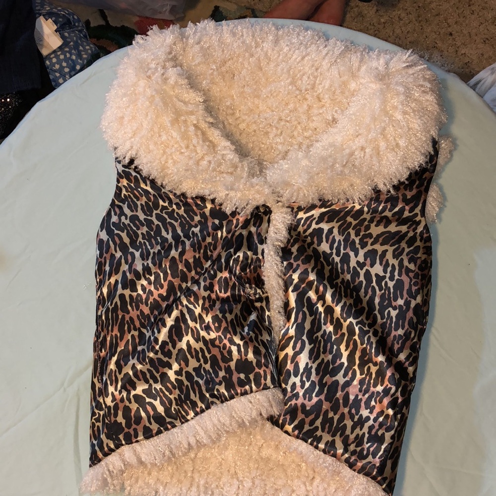 Betsey Johnson fluffy soft plush vest - Picture 4 of 5